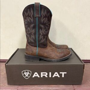 Ariat Delilah Round Toe Western Boot size 9.5 *FIRM PRICE*